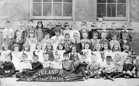 Class 9 School Photo, Cleveland Road, Ilford, Essex. c.1900's.
